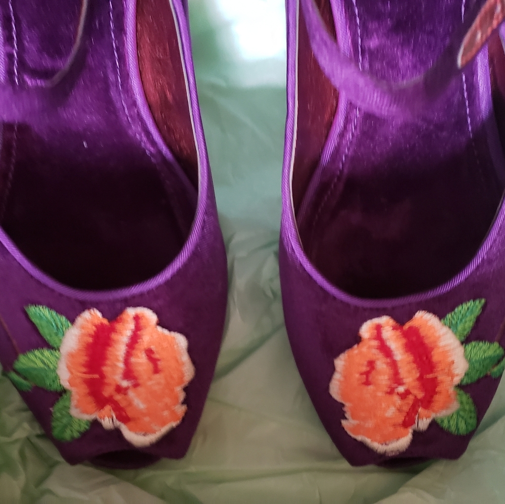Flower slingback shoes